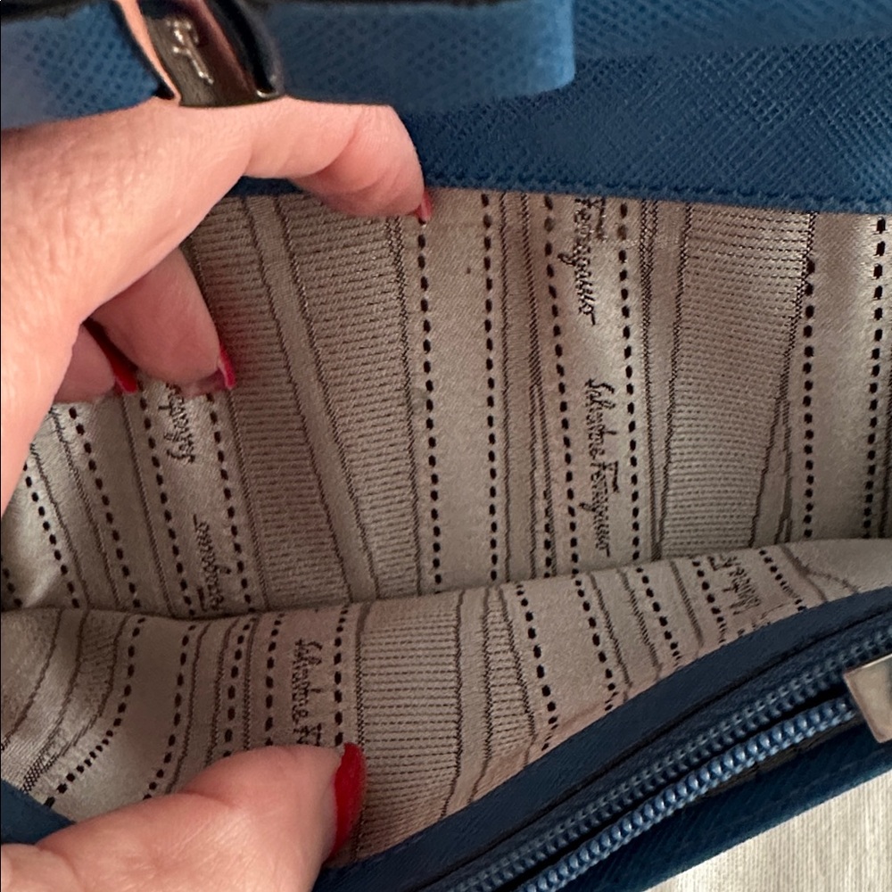 Ferragamo blue wallet bow pristine vintage trifold zip coin storage - Picture 6 of 13